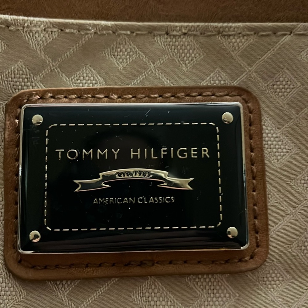 TOMMY HILFIGER MONOGRAM GREEN AND NAVY STRIPE PURSE - Picture 4 of 16